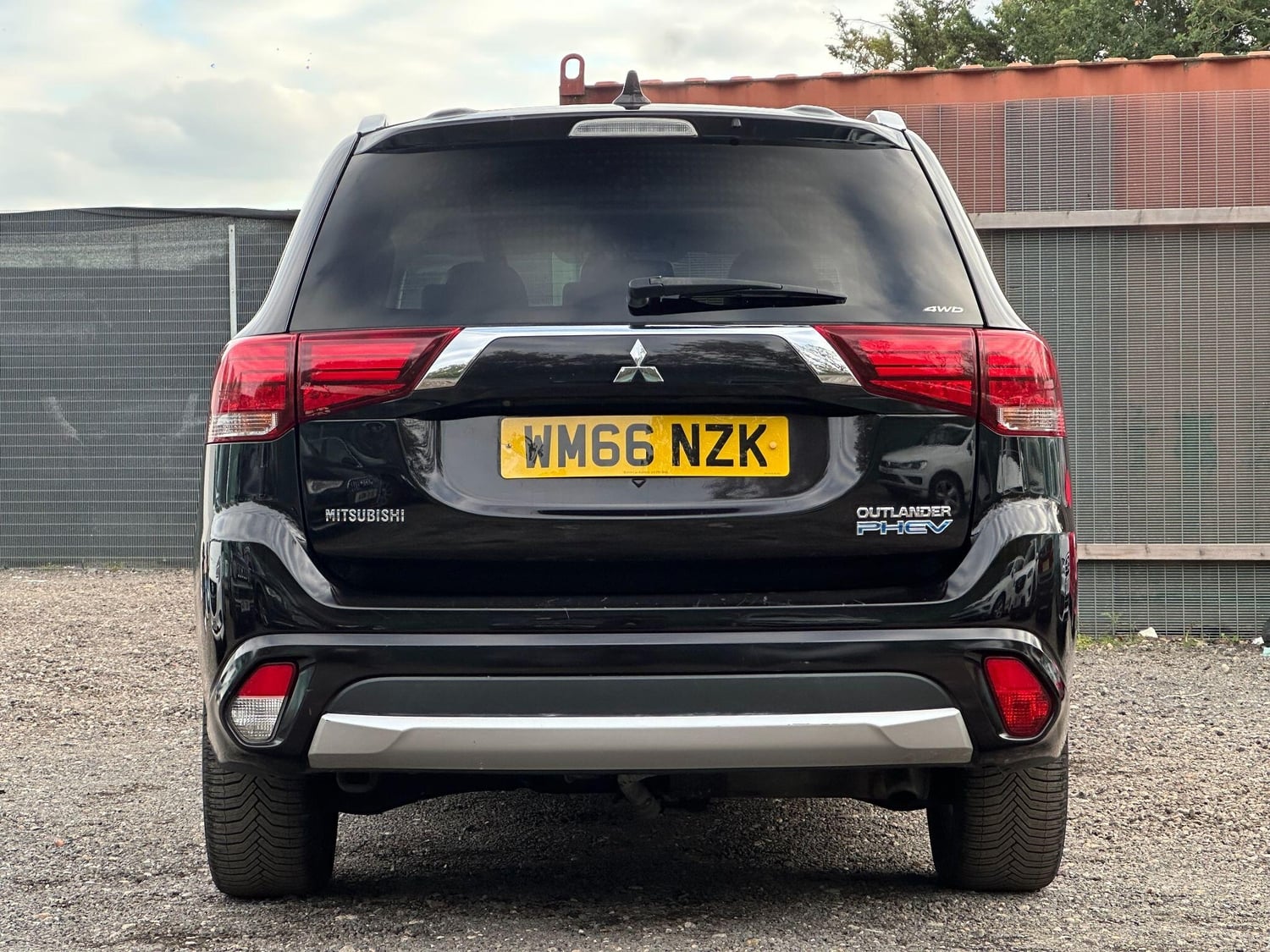 Mitsubishi Outlander 2016 - Cars