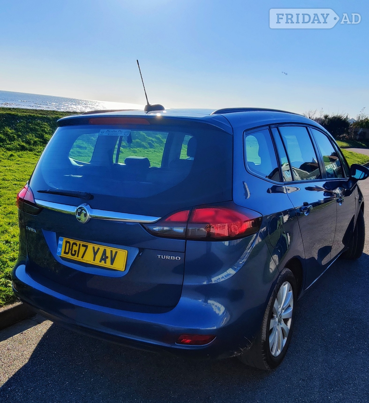 [ berth ]Vauxhall Zafira Tourer
