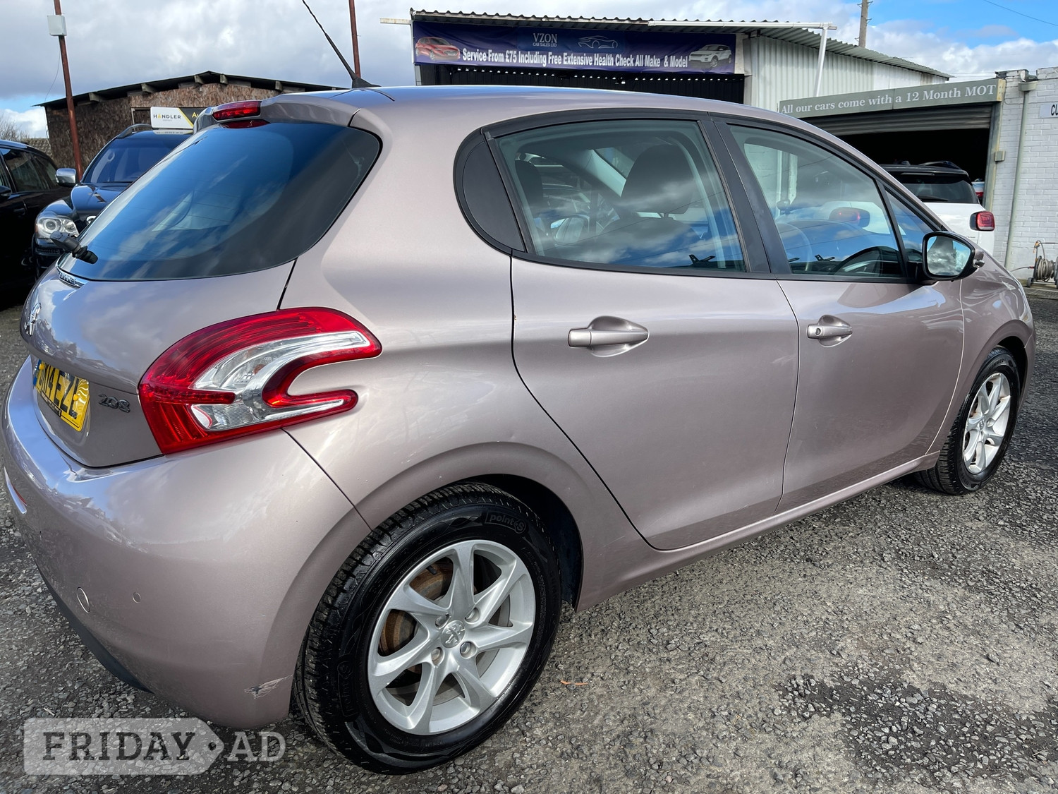 [ berth ]Peugeot 208