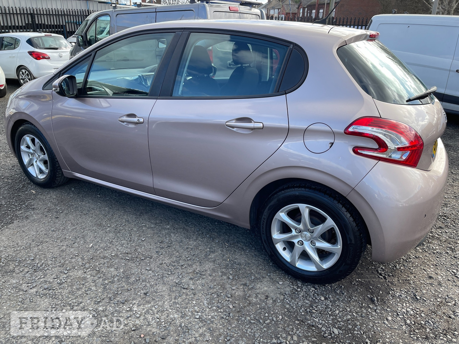 Peugeot 208 2014 - Cars in Oldbury