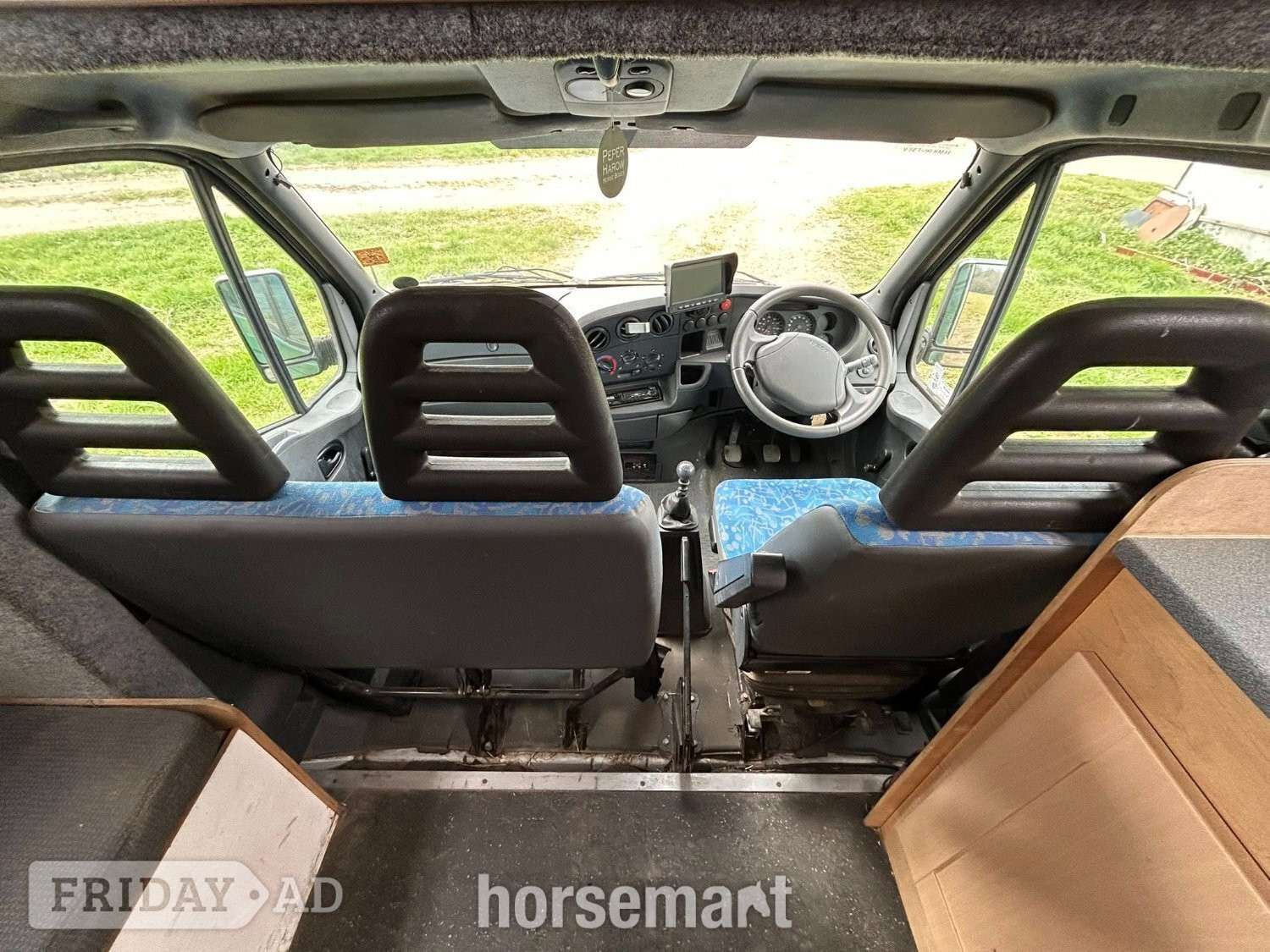 Peper Harow Trophy Twin Iveco Horsebox - Trailers & Horseboxes in Godalming