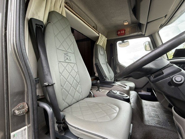 Andrew Maudsley Majestic 4 DAF LF Automatic Horsebox - Trailers & Horseboxes in Banbury