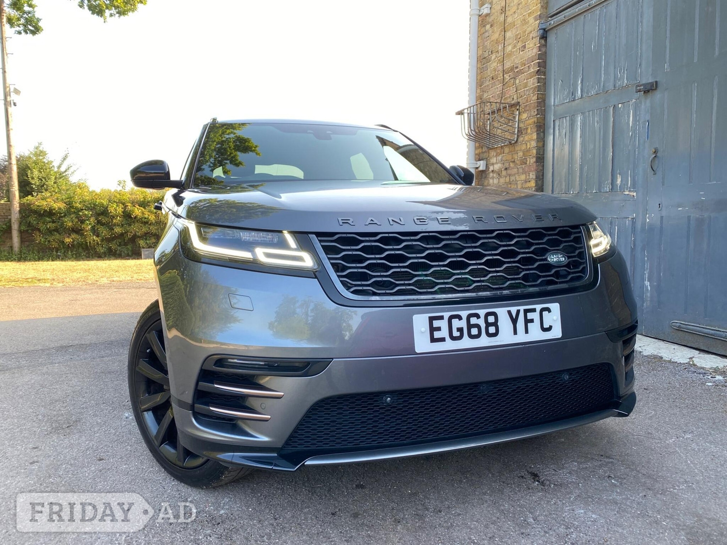 [ berth ]Land Rover Range Rover Velar