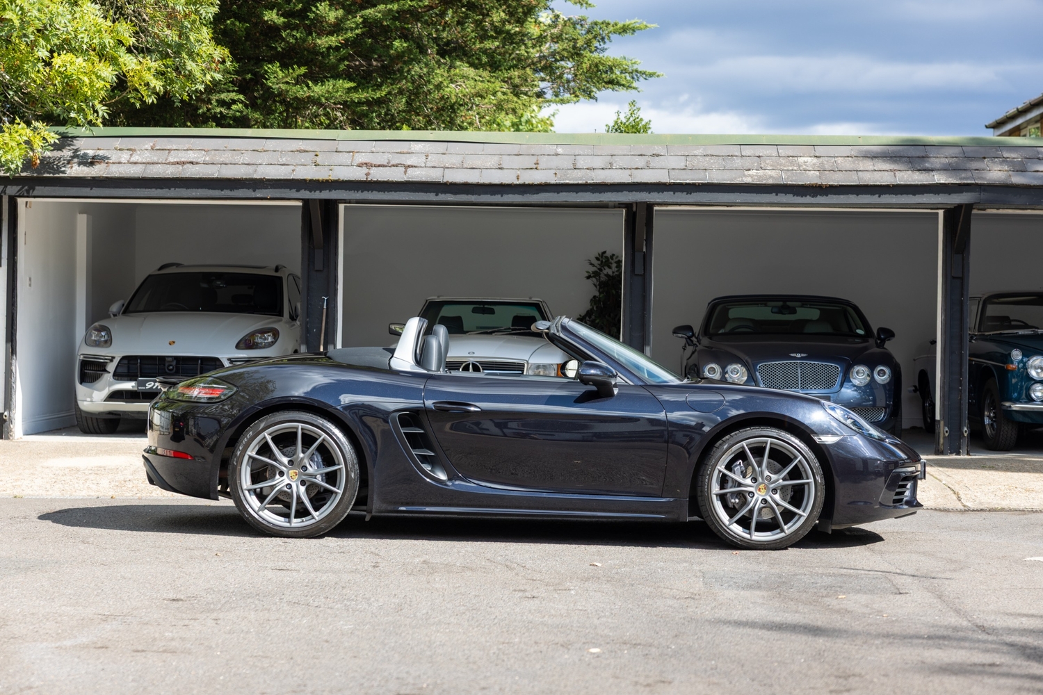 [ berth ]Porsche 718