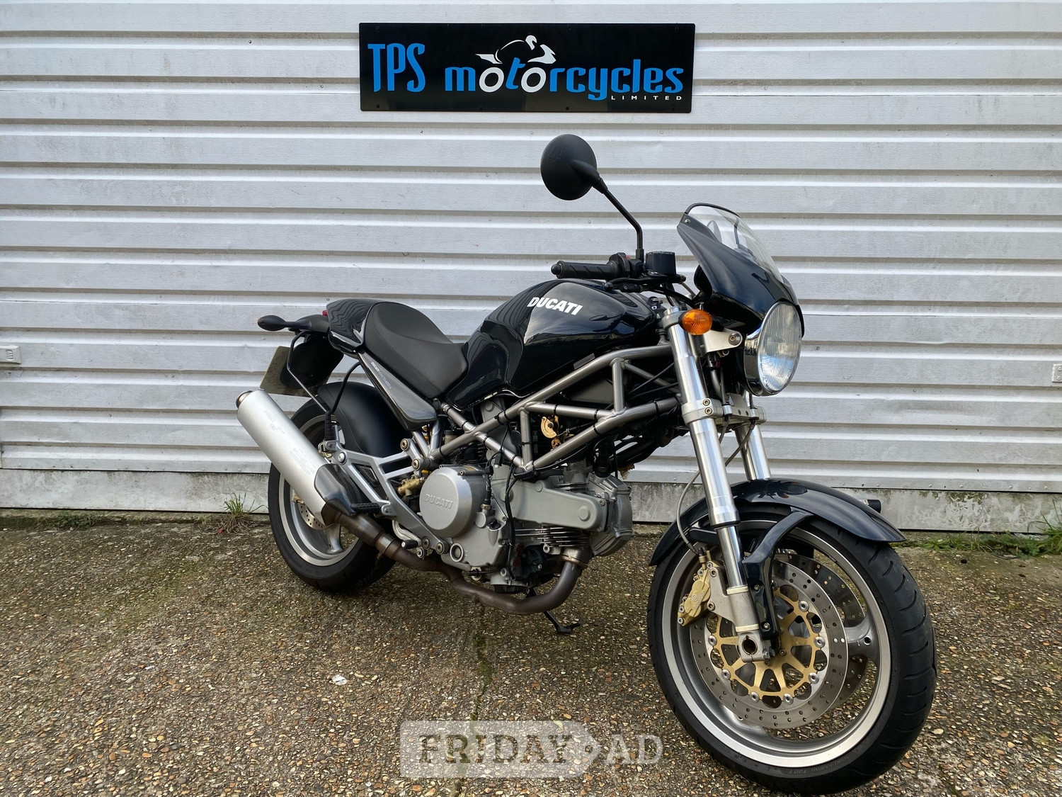 Ducati M620 2003 - Motorbikes, Scooters & Quads