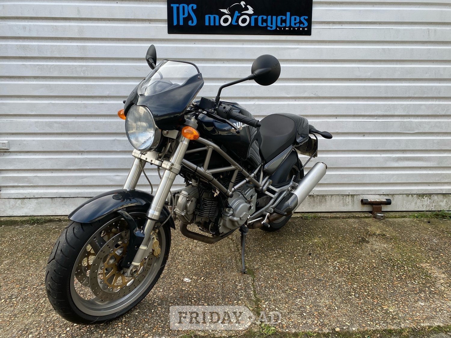 [ berth ]Ducati M620