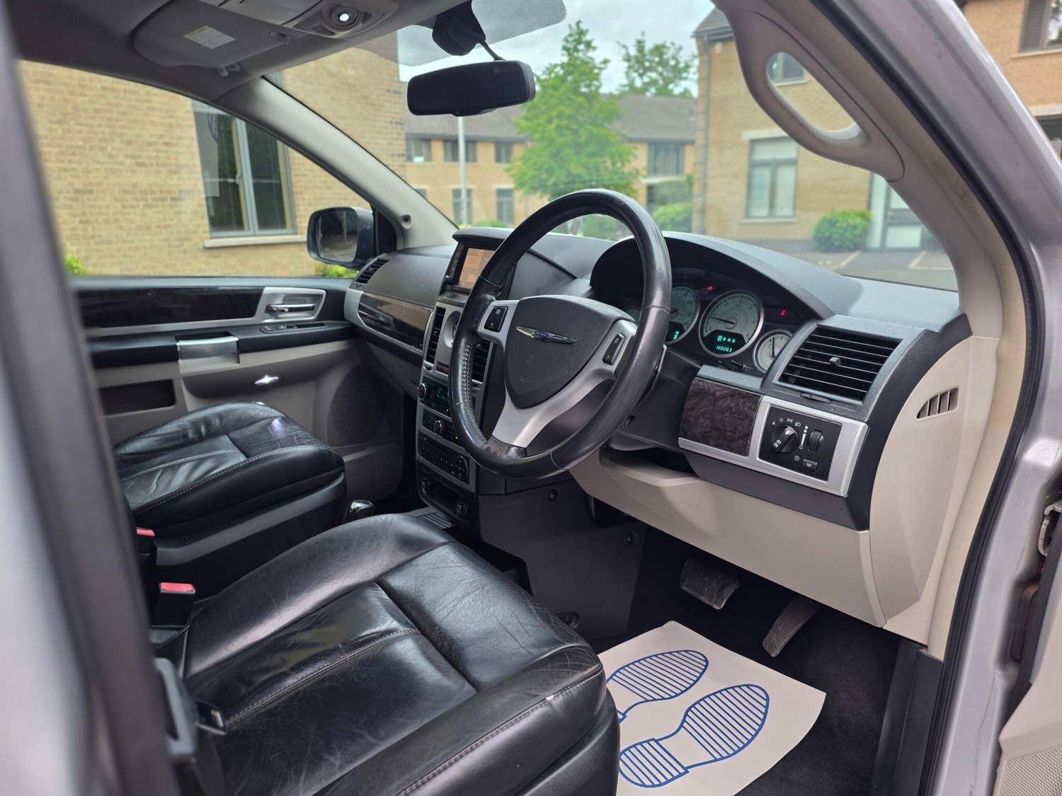 Chrysler Grand Voyager 2012 - Cars in Ashford