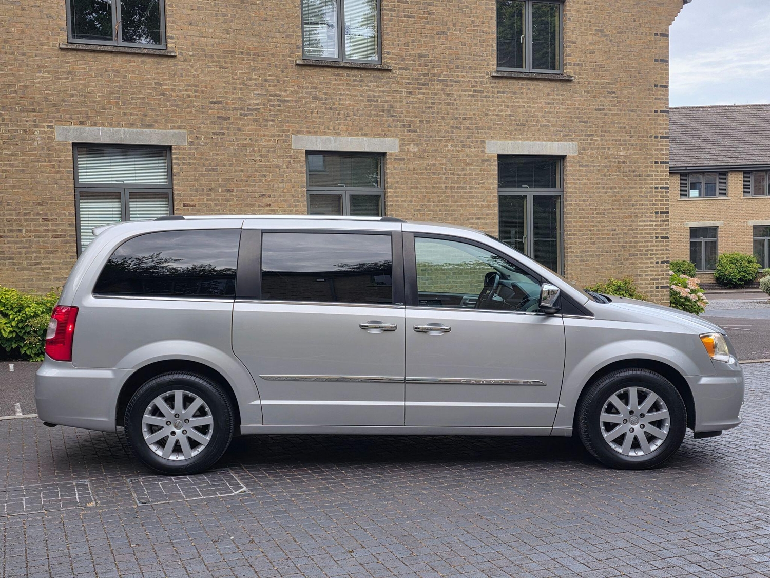 Chrysler Grand Voyager 2012 - Cars
