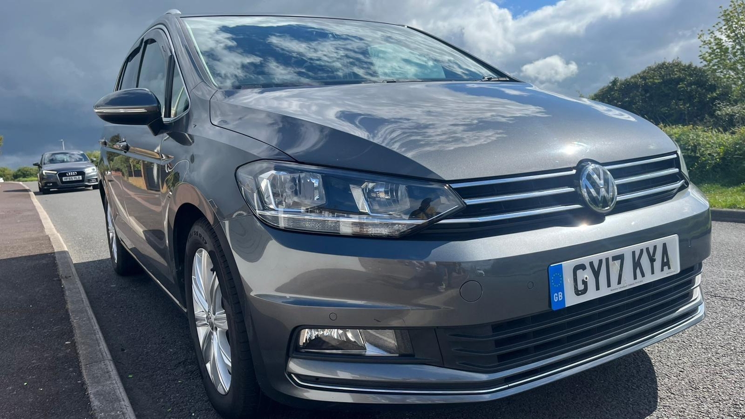 Volkswagen Touran 2017 - Cars
