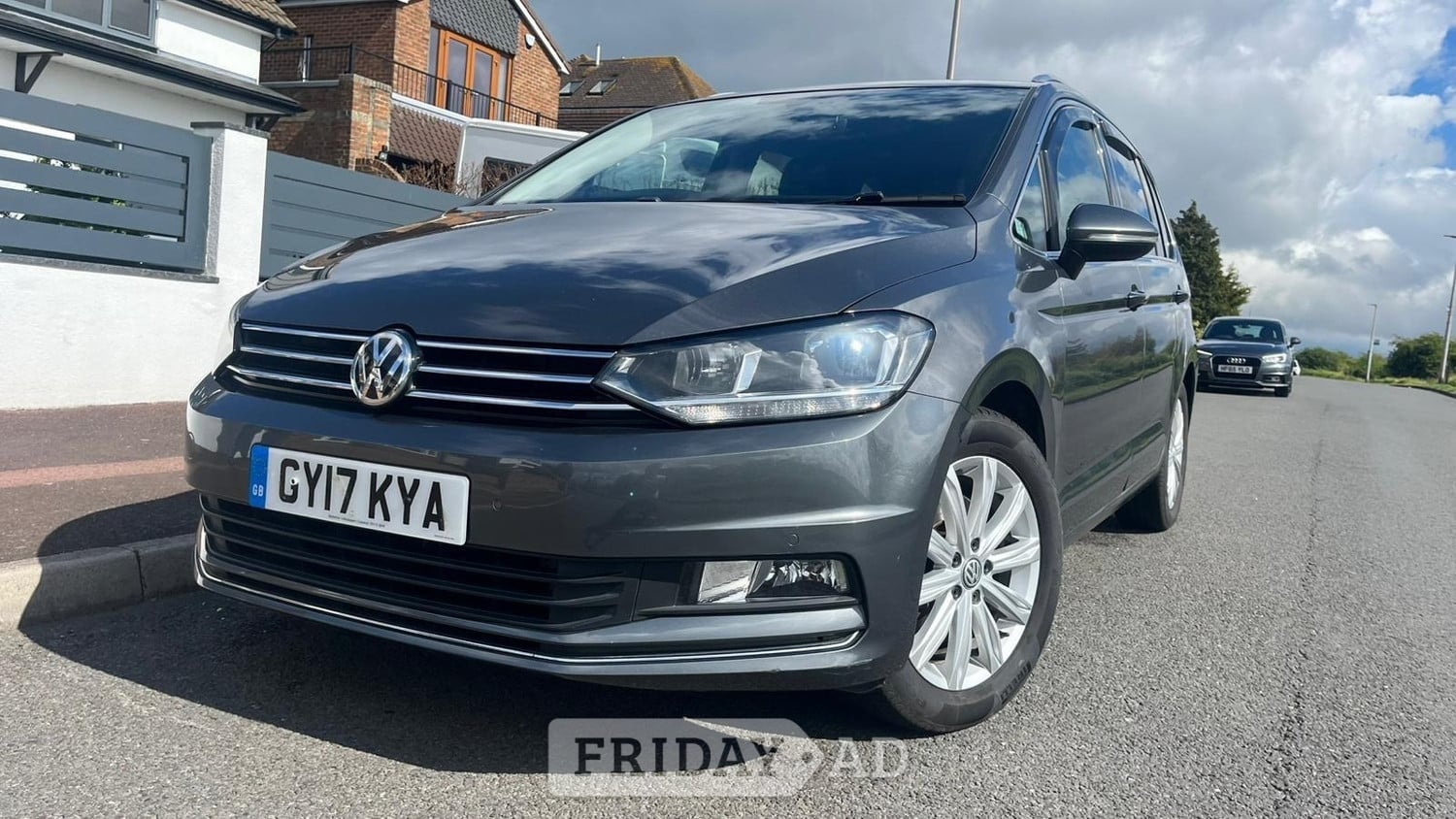 Volkswagen Touran 2017 in Chatham