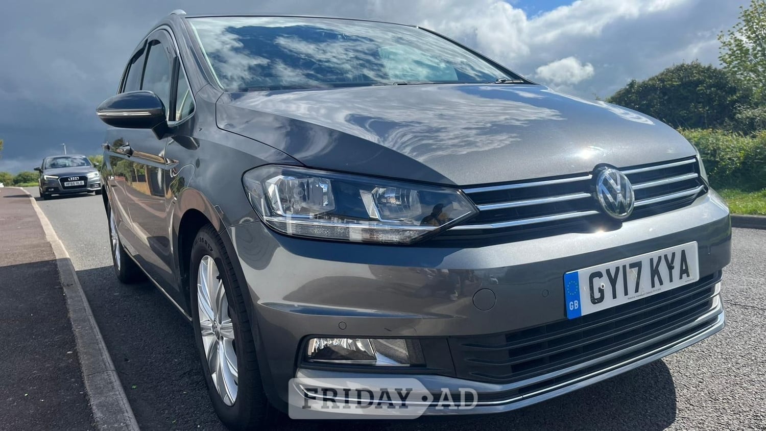 Volkswagen Touran 2017 - Cars