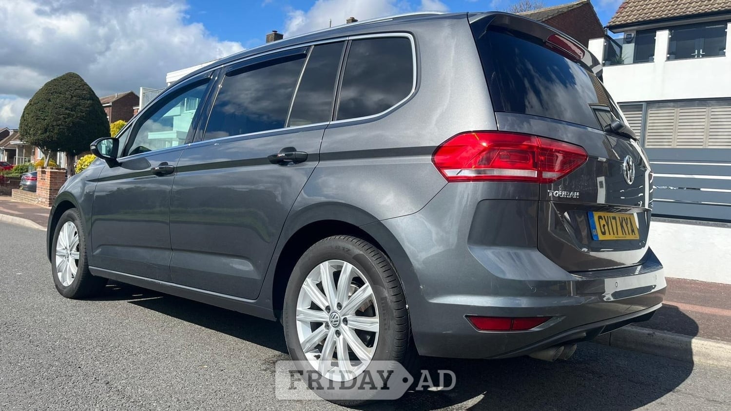 Volkswagen Touran 2017 - Cars in Chatham