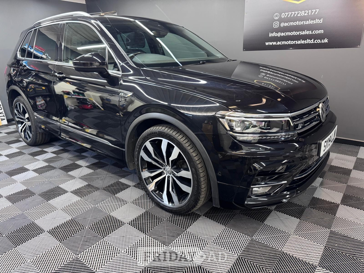 Volkswagen Tiguan 2019 - Cars in Chertsey