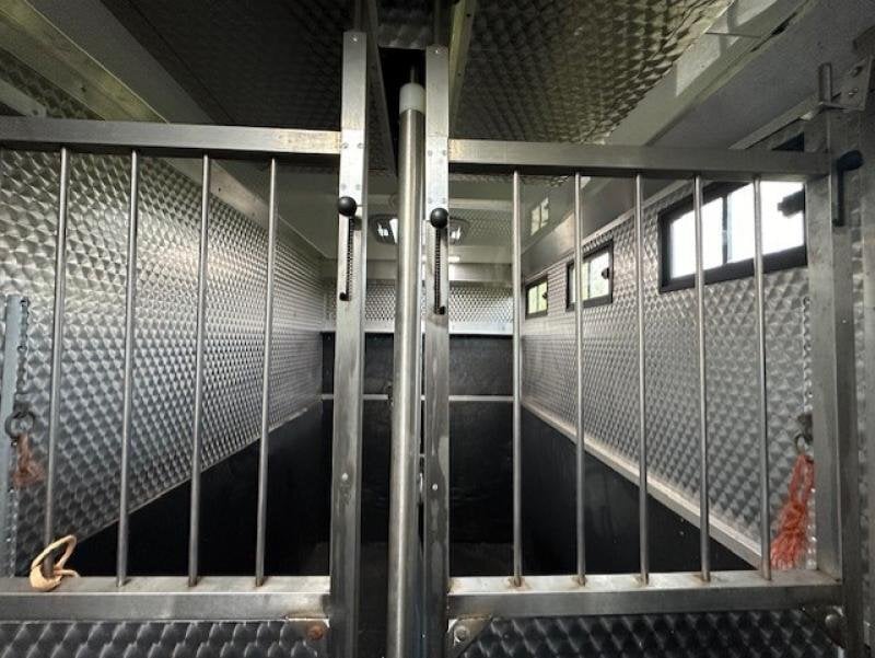 Renault Horsebox - Trailers & Horseboxes in Southwell