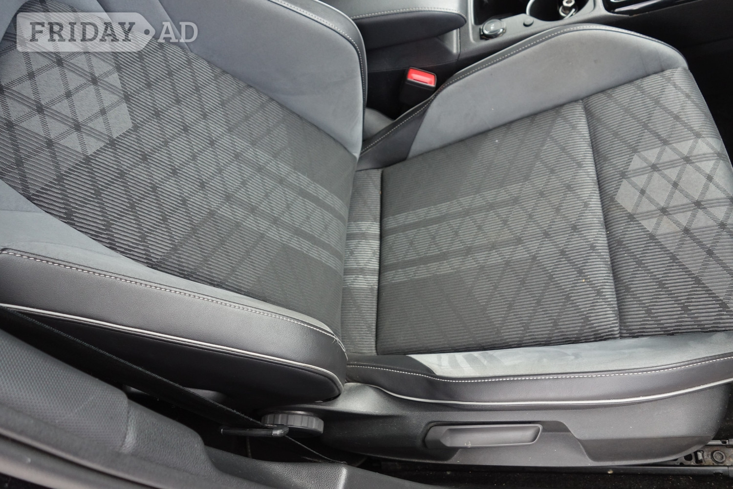 Volkswagen Golf 2022 - Cars