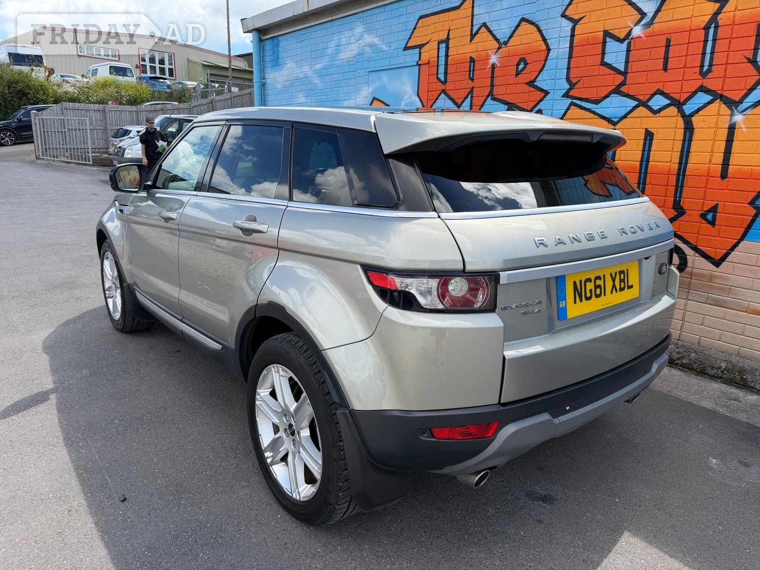 [ berth ]Land Rover Range Rover Evoque