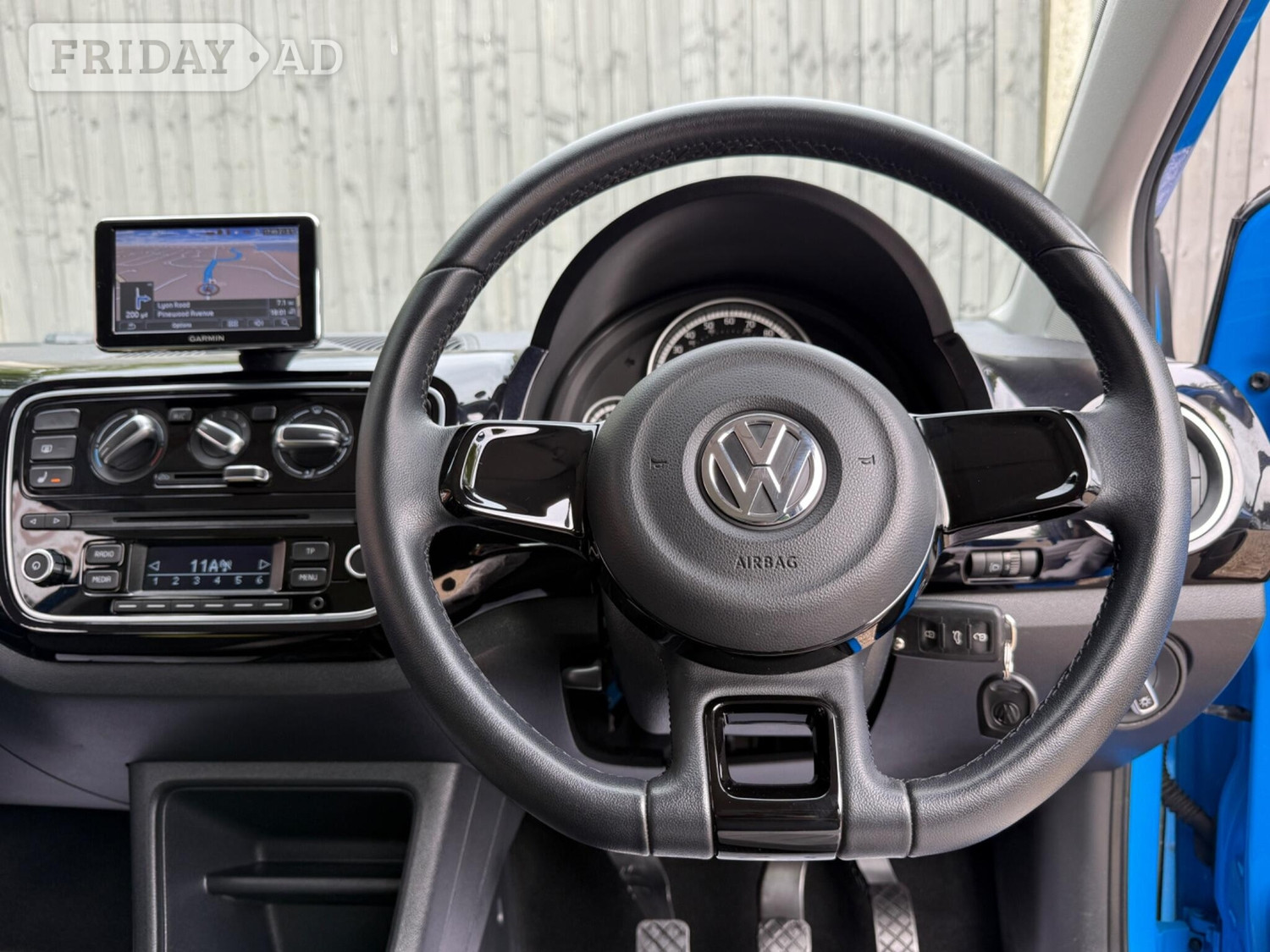 Volkswagen UP! 2015 - Cars