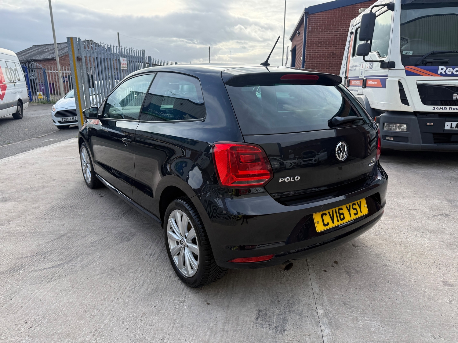 Volkswagen Polo 2016 - Cars