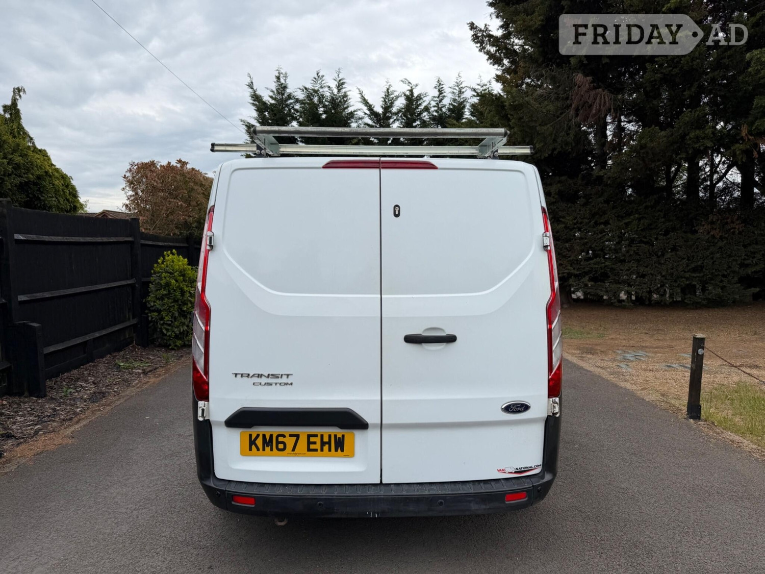 Ford Transit Custom 2017 - Vans & Commercial Vehicles in Addlestone