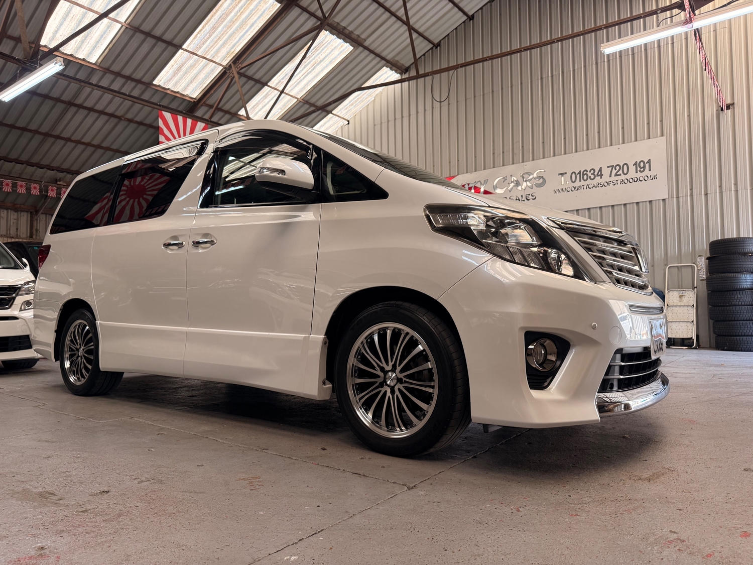 Toyota Alphard 2013 - Cars in Rochester