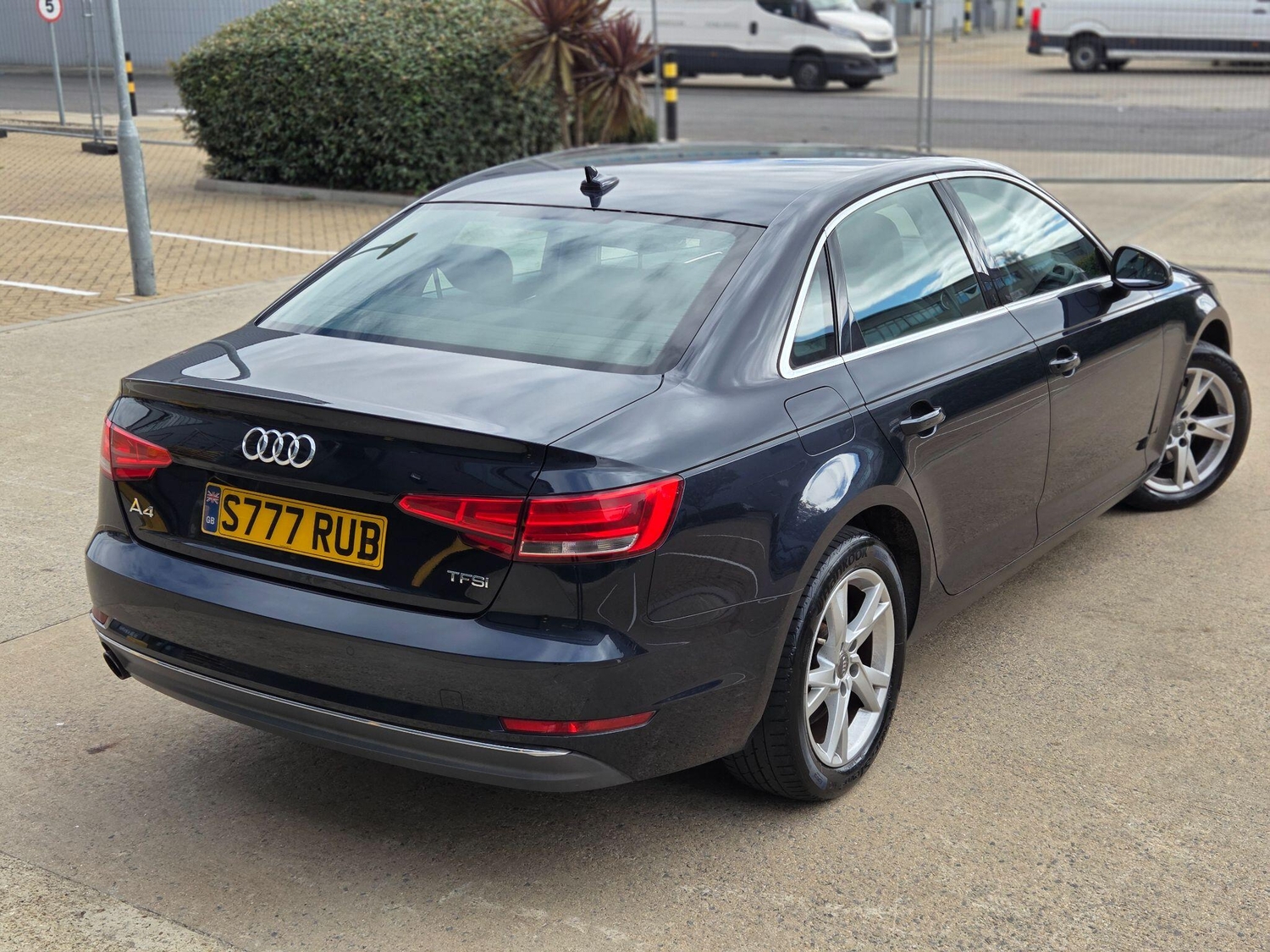 [ berth ]Audi A4