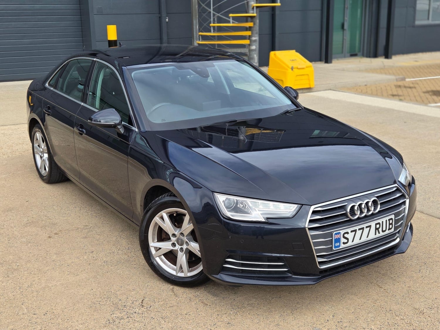 Audi A4 2016 - Cars