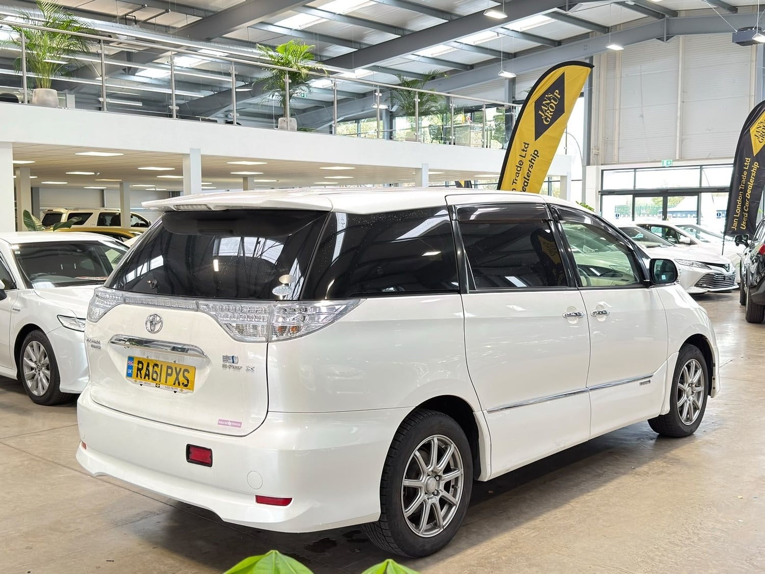 [ berth ]Toyota Estima