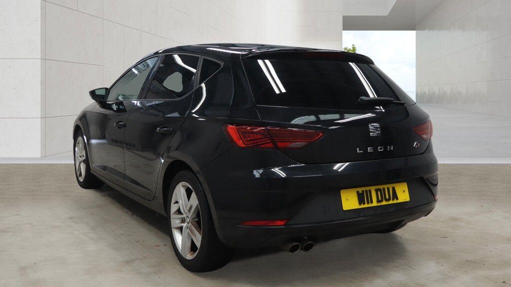 [ berth ]SEAT Leon