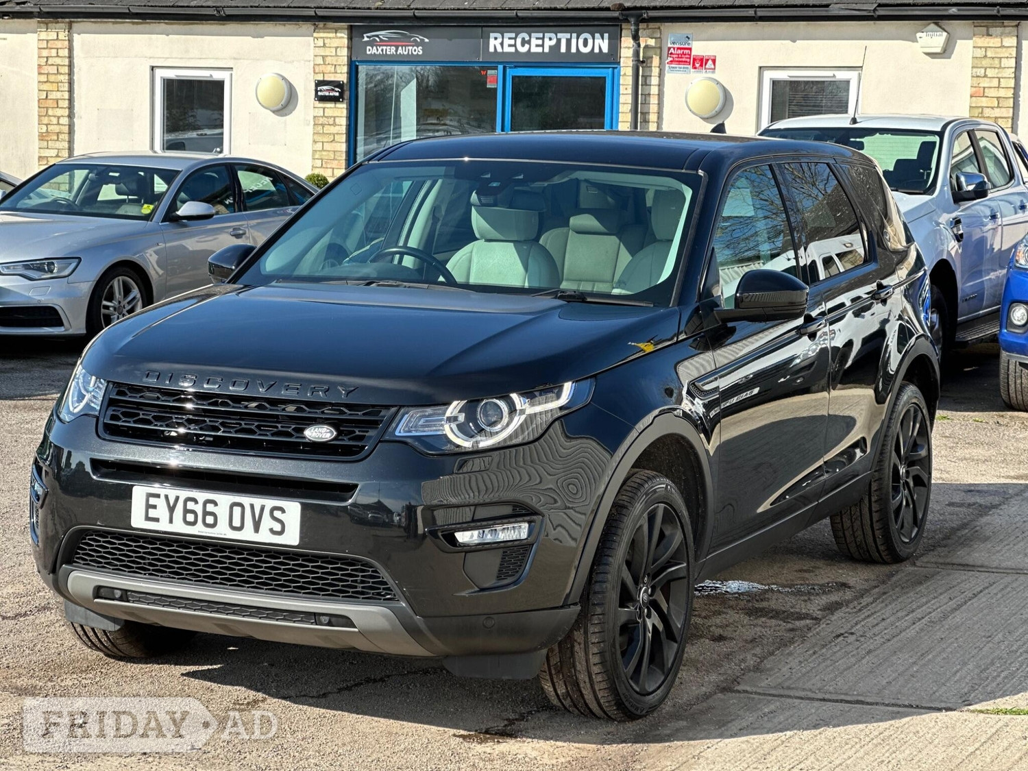 [ berth ]Land Rover Discovery Sport