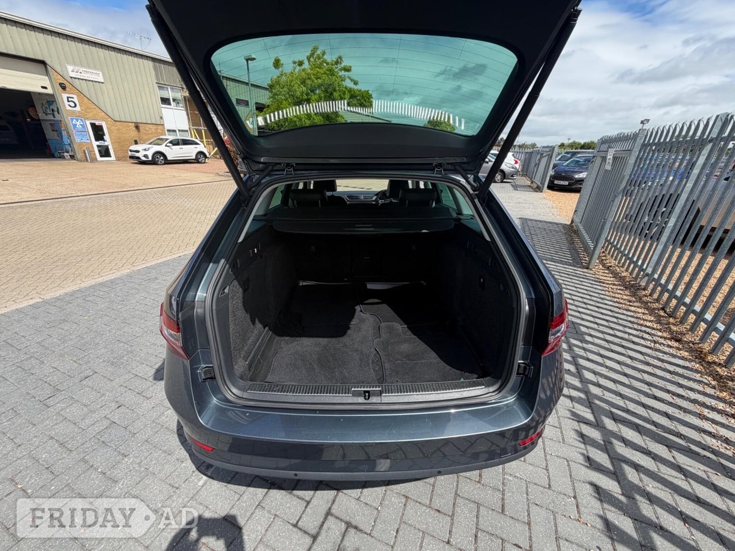 Skoda Superb 2016 - Cars