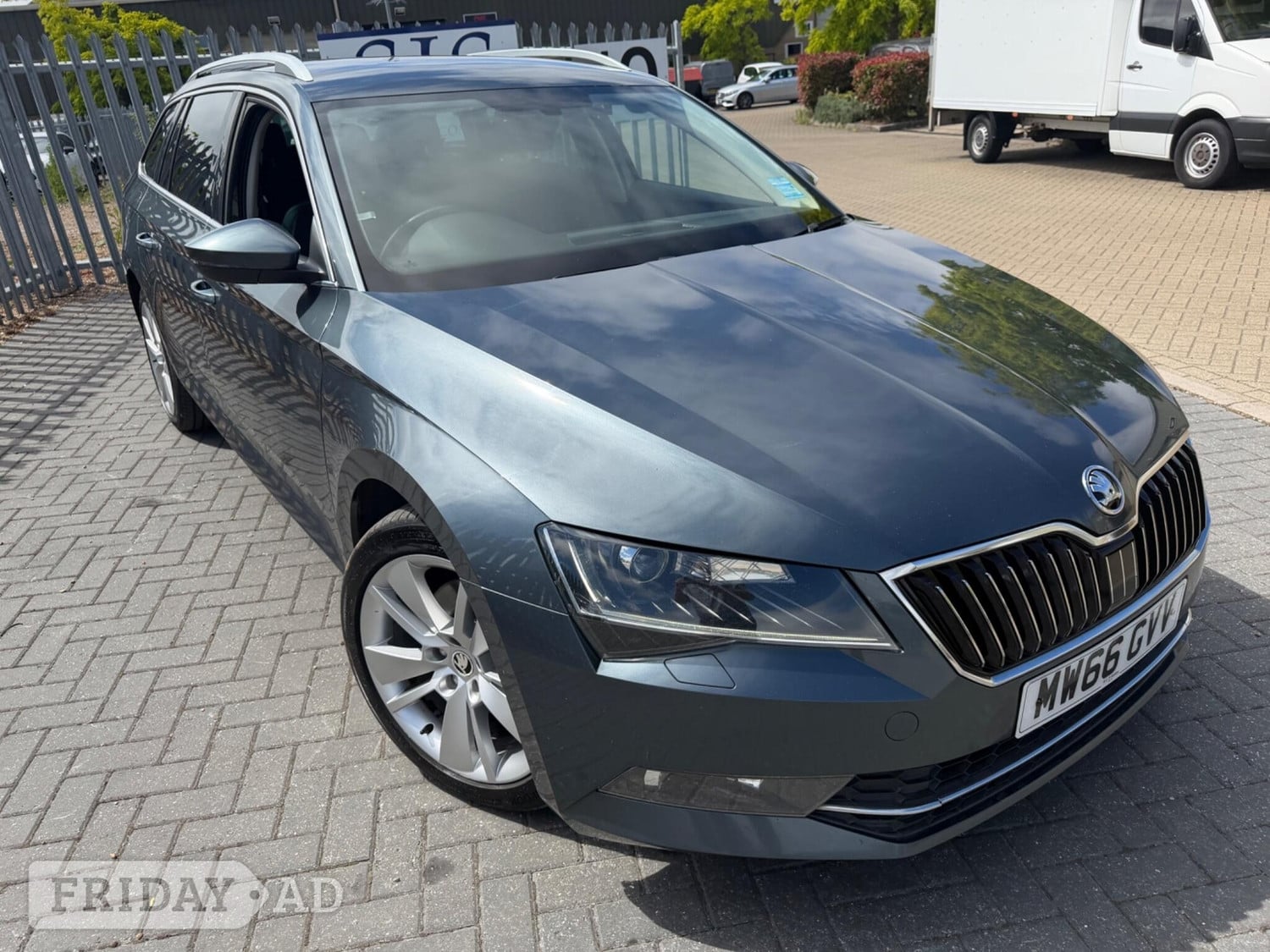 Skoda Superb 2016 in Gillingham