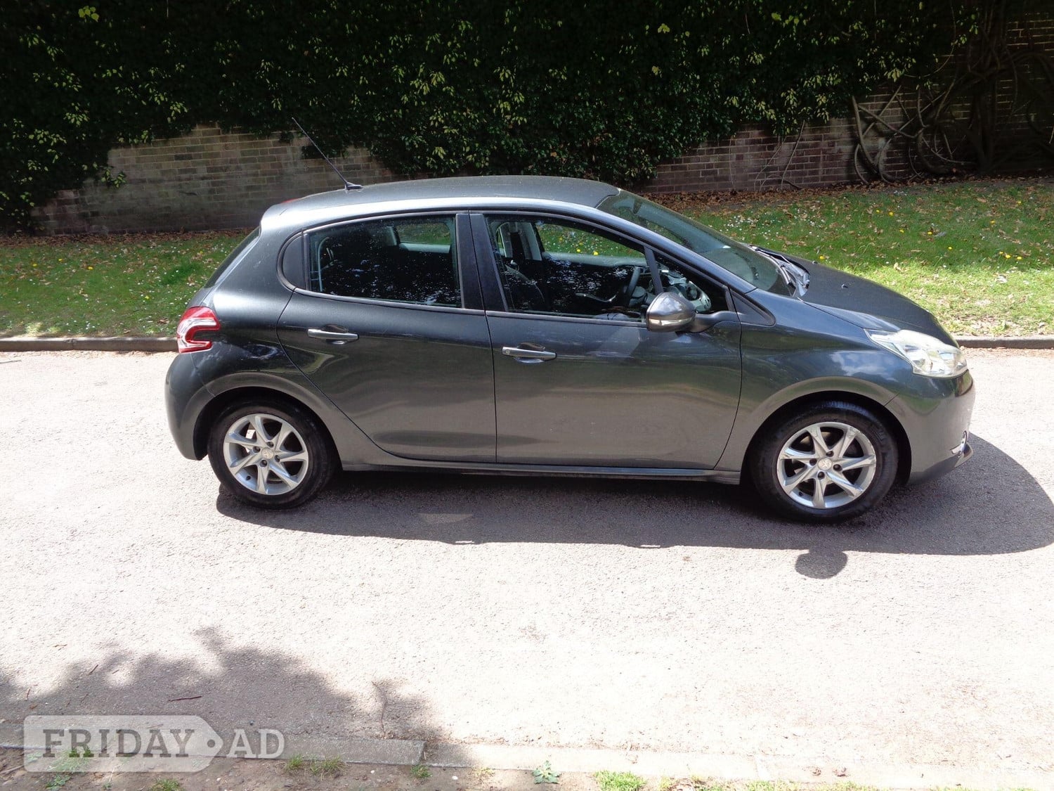 [ berth ]Peugeot 208