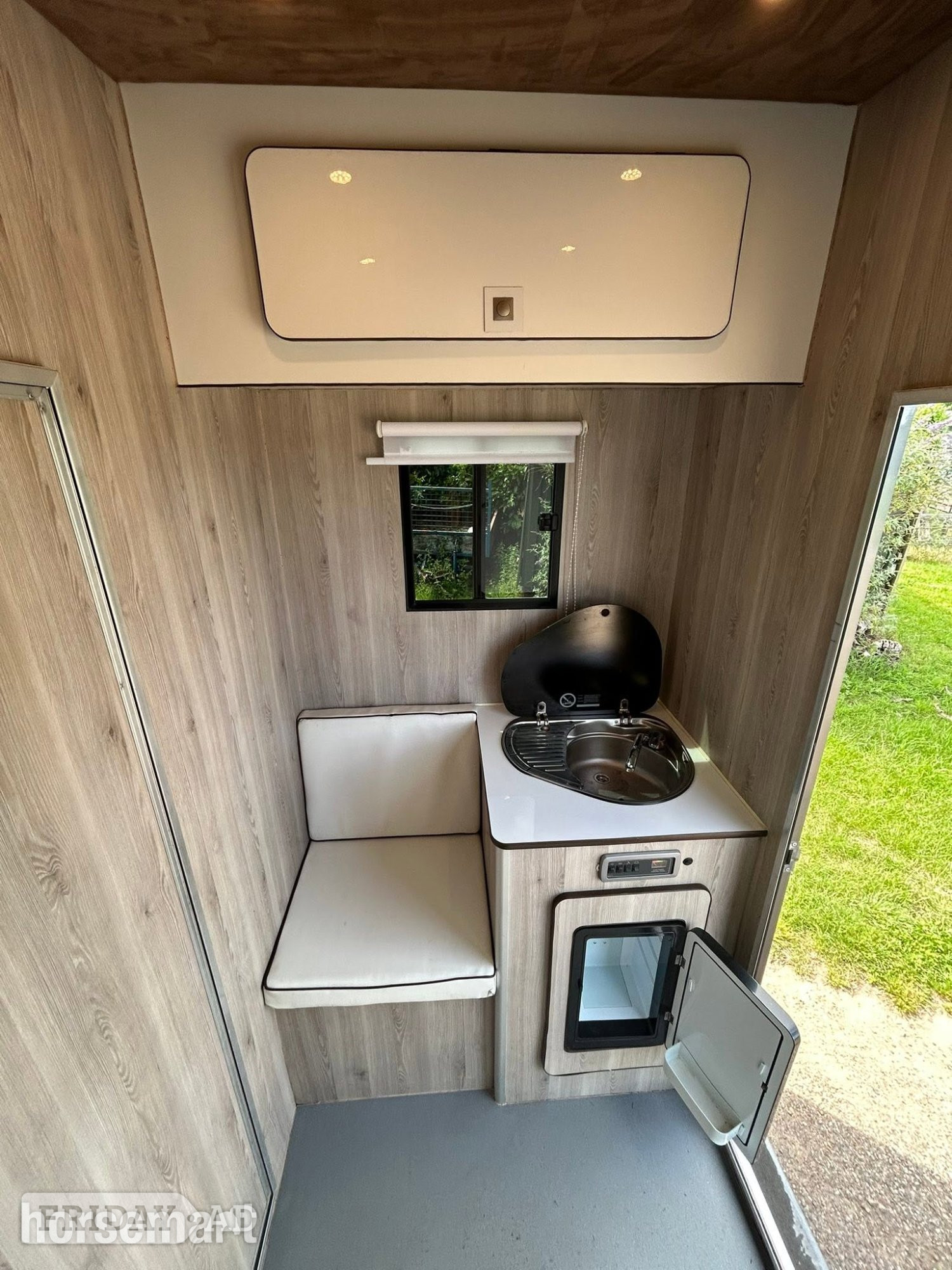 Owens  Peugeot Horsebox - Trailers & Horseboxes