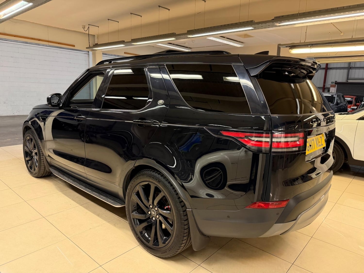 Land Rover Discovery 2017 - Cars