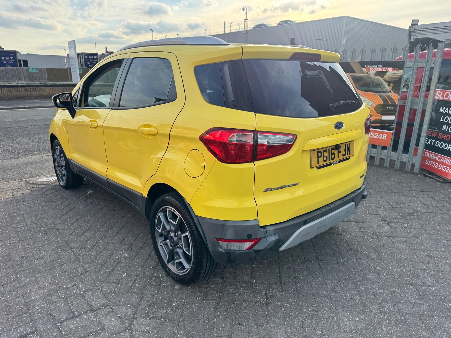 [ berth ]Ford Ecosport