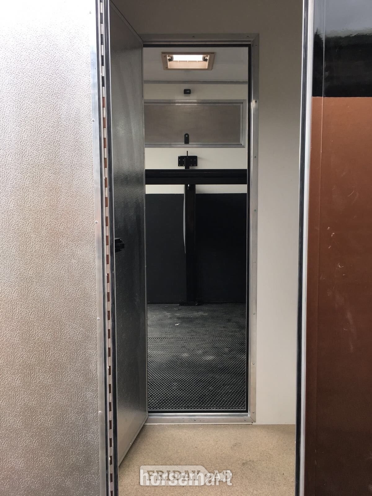 [ berth ]REDUCED Prestige Horseboxes 