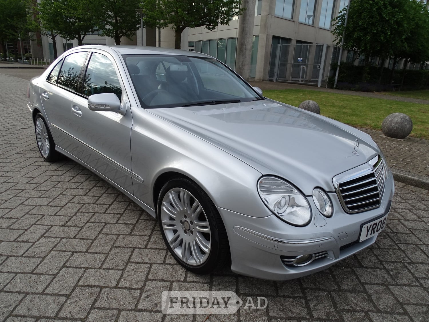 [ berth ]Mercedes-Benz E Class