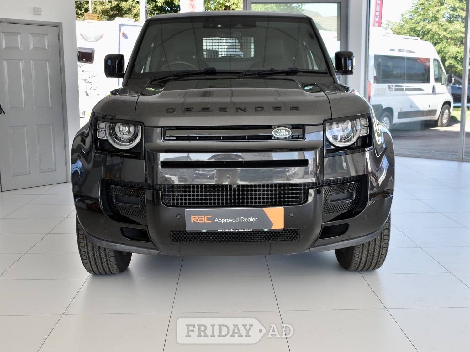 Land Rover Defender 90 2024 - Cars