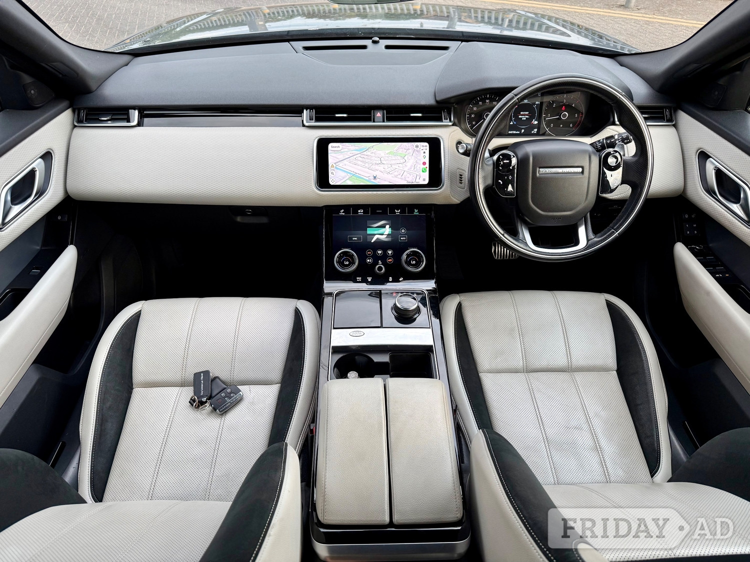 [ berth ]Land Rover Range Rover Velar