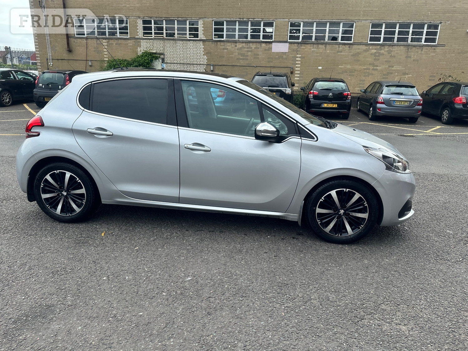 [ berth ]Peugeot 208