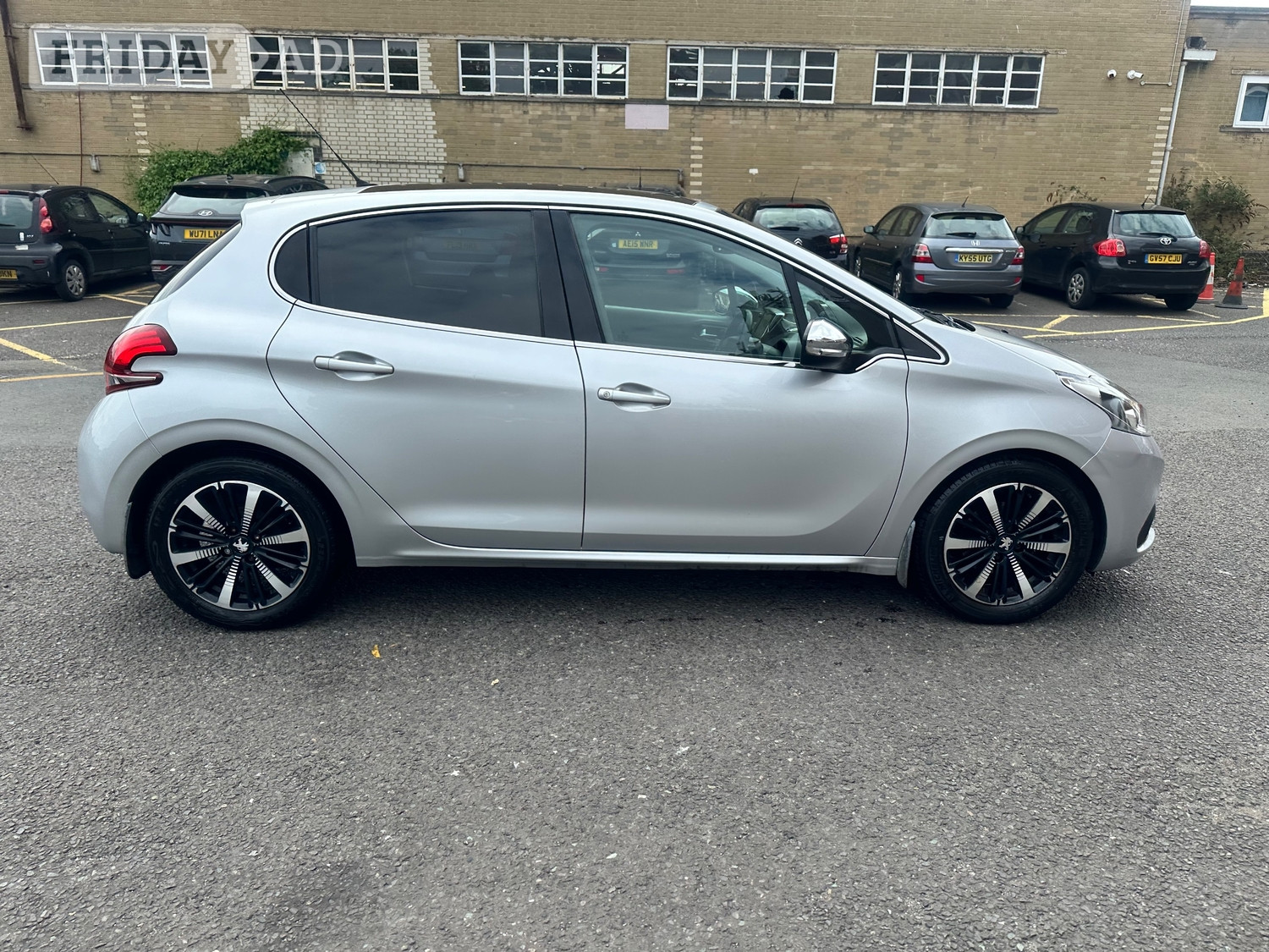 Peugeot 208 2018 - Cars in Slough