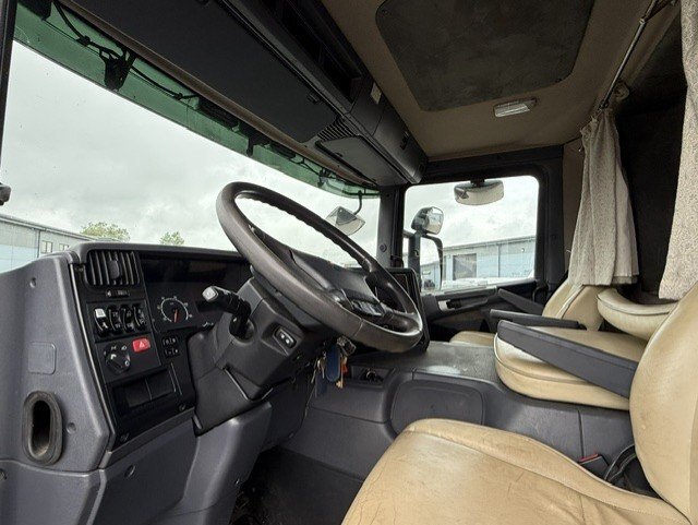 Oakley Supremacy Scania 340 Semi Automatic. LEFT HAND DRIVE Horsebox - Trailers & Horseboxes in Banbury