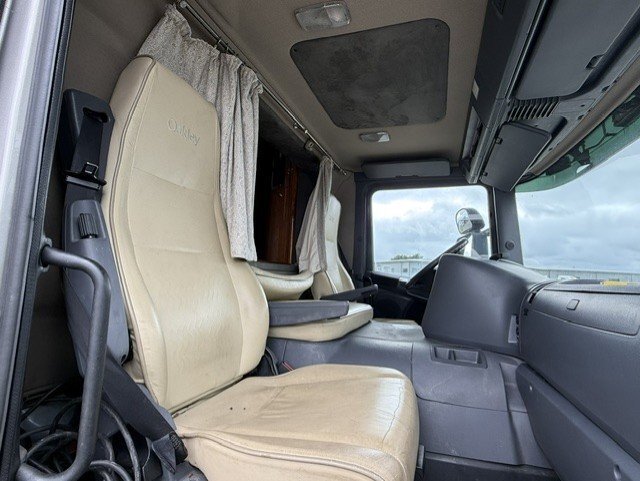 Oakley Supremacy Scania 340 Semi Automatic. LEFT HAND DRIVE Horsebox - Trailers & Horseboxes
