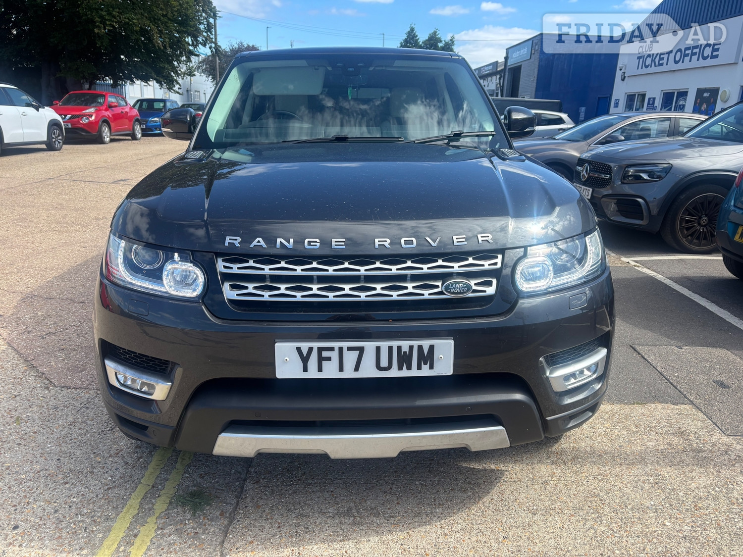 [ berth ]Land Rover Range Rover Sport
