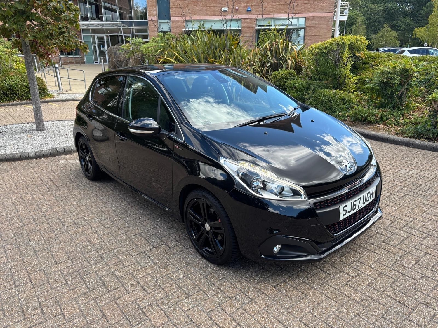 [ berth ]Peugeot 208