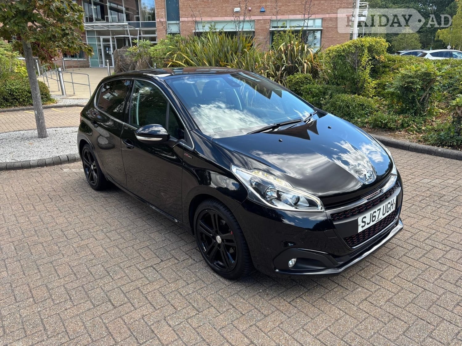 [ berth ]Peugeot 208