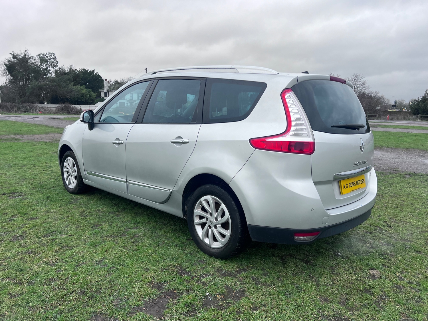 [ berth ]Renault Grand Scenic