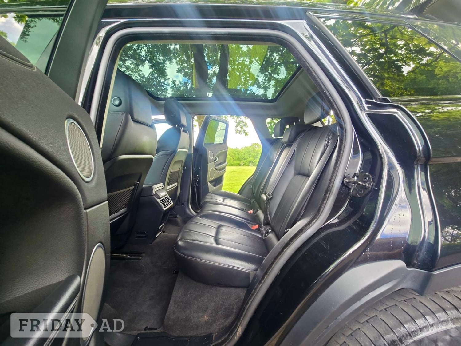 [ berth ]Land Rover Range Rover Evoque