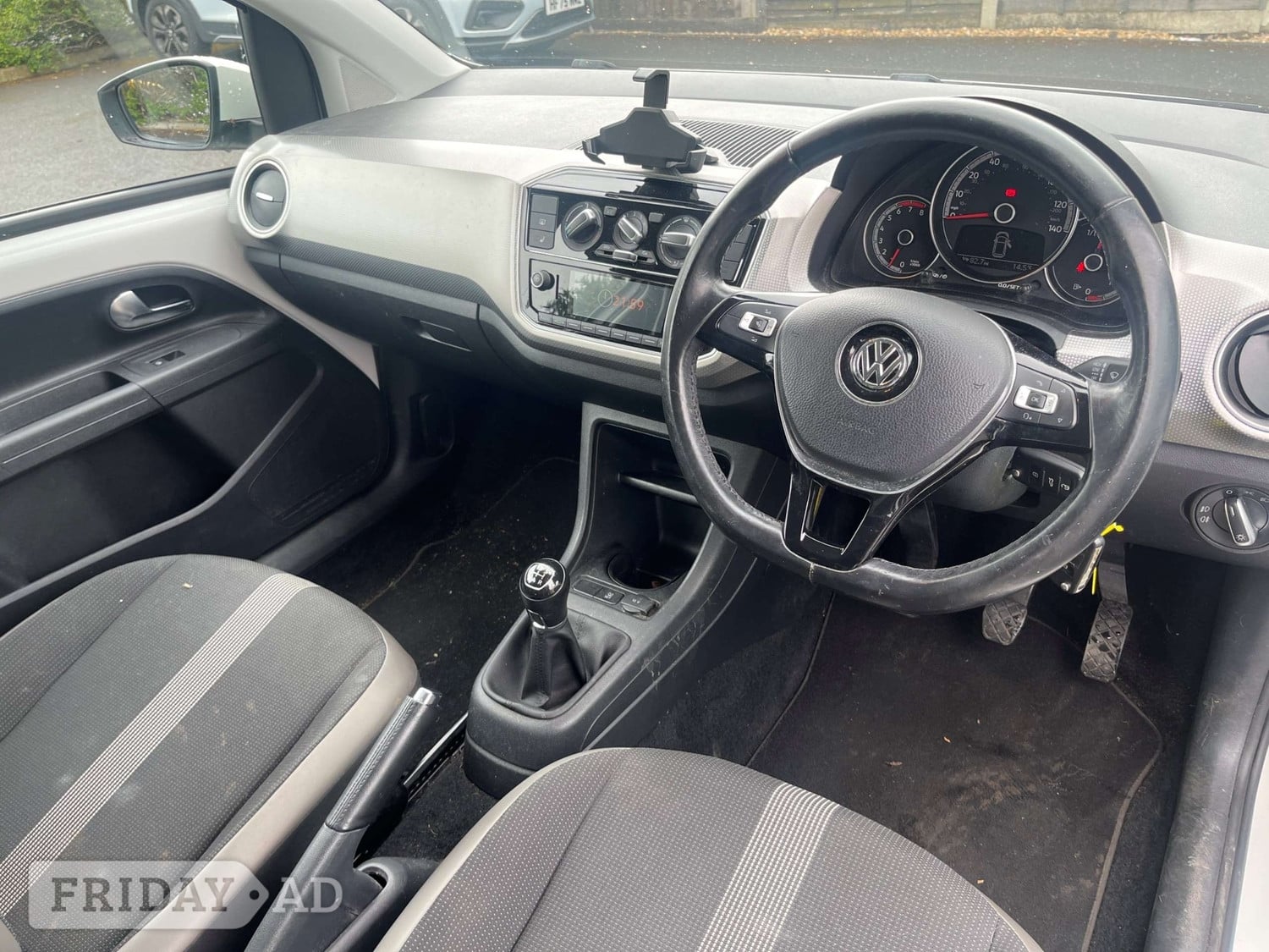 Volkswagen UP! 2017 - Cars