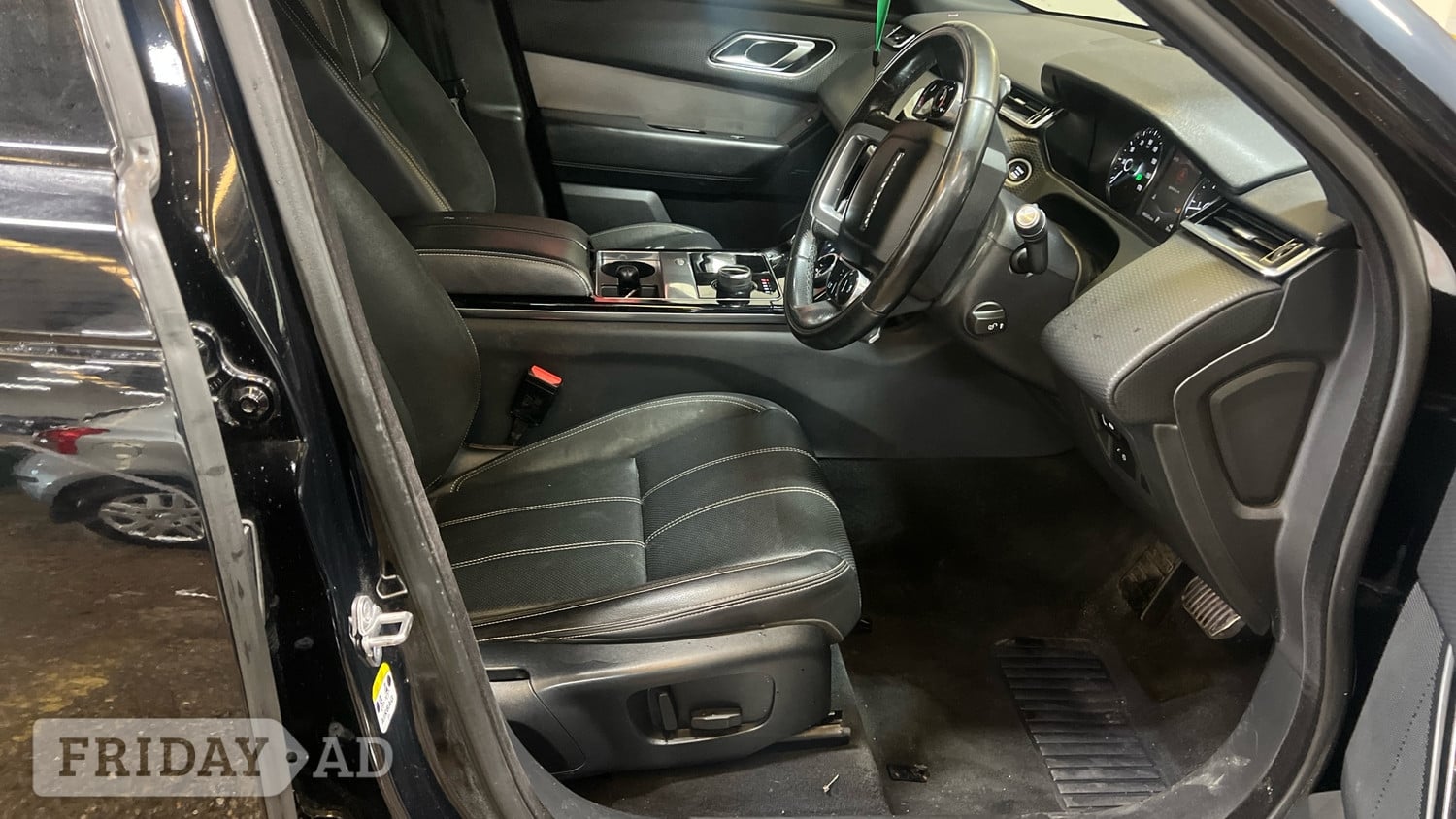 [ berth ]Land Rover Range Rover Velar